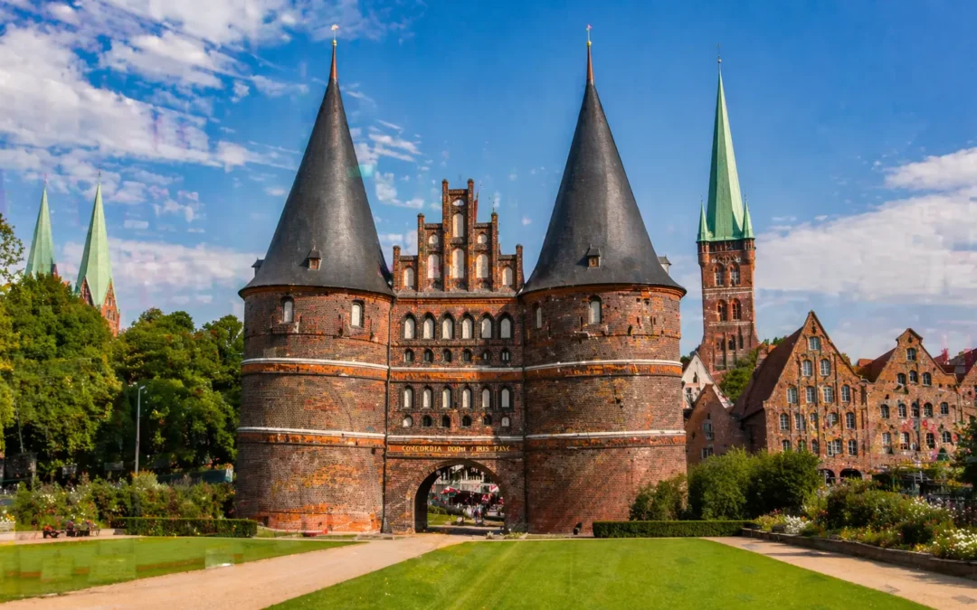 Holstentor är Lübecks mest kända landmärke